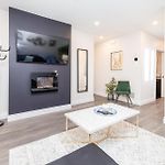Modern 2Br Condo With Pet Friendly - Near University