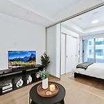 High-End Condo With Gym And Walking Distance To Parliament