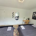 Jstlikehome - Serenity Suites & Guesthouse