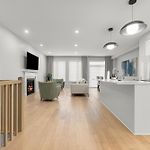 Bliss Modern Luxury 3Bed Entire Townhome Plus Free Parking