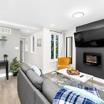 Downtown Apartment Steps To Byward Market
