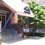 Byward Blue Inn
