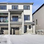 Modern 2Br Home With Parking Near Airport And Downtown Ottawa