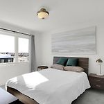 Modern 2Br Home With Parking Near Airport And Downtown Ottawa