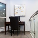 Adam\'S Airport Inn