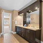 Maple Heights - Stunning Home In West Ottawa