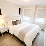 Modern 4Br Ottawa Townhouse Free Parking