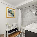 Stylish 2Br Apt With Private Yard
