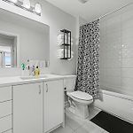 Modern Spacious 3Br Home With Free Parking And Wi-Fi