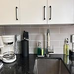 Charming Loft In Sandy Hill Near U Ottawa