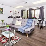 Modern Queen Apartment - Steps From Little Italy