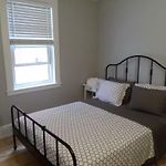 Beautiful, Clean, Quiet 2 Br-In Downtown Ottawa. Parking, Wifi And Netflix Included