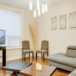 Jstlikehome - Central Suite