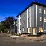 Prime Location - Upscale 1Br Steps From Byward Market!