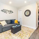 Luxury 2Br With King Bed - Steps From Byward Market!