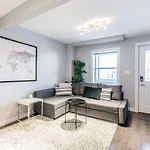 Two Bedroom Town-House 10 Min To Downtown Ottawa