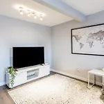 Two Bedroom Town-House 10 Min To Downtown Ottawa