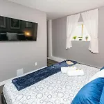 Newly Renovated - Modern 1Br With King Bed - Byward Market