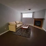 Cozy 3 Bedroom Town House 20 Min From Down Town And Airport Ottawa
