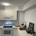 Cozy Modern Studio With Free Parking Onsite