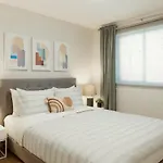 Modern, Luxurious Apartment Near Downtown Ottawa