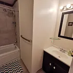 Beautiful 3 Bedroom House Apartment