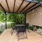 Perfect Location & Luxury 2 Bed Parking Wifi