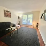 Serene Family Home In The Suburbs Near Dwtn Ottawa