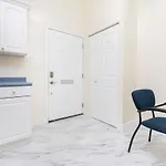 Modern 1Br Apt - King Bed - Mid Chinatown