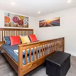 Modern 1Br With King Bed - Byward Market