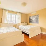 Luxury Mansion W/Hot Tub, Pool Table & 10 Beds!