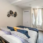 Steps To The University - Cozy 2Br Apartment
