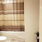 Lovely Guest Entire Minutes From Airport 4*
