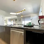 Luxury 3 Bedrooms Semi-Detached In Downtown Ottawa