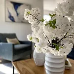 Luxury 3 Bedrooms Semi-Detached In Downtown Ottawa