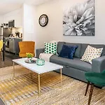Upscale 1Br - King Bed Apartment