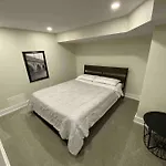3 Bedroom Home, 3 Queen Beds, Close To All Amenities