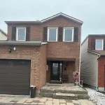 A Bed Of 2 Beds Cute Room For Females Only - Pour Les Femmes Seulement