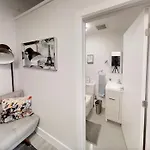 Private Bachelor In Sandy Hill