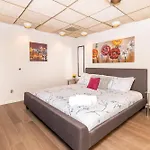Awesome Studio Apartment - Near To Chinatown