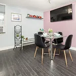 Cozy Condo With Private Rooftop Terrace