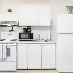 Pet-Friendly Studio Apartment - Close To Chinatown
