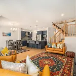 Fully Furnished 4 Bedroom House In Ottawa
