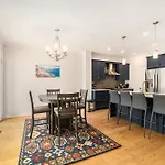 Fully Furnished 4 Bedroom House In Holiday home Ottawa