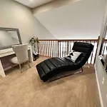 B\'S King Suite