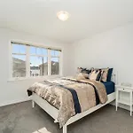 Fully Furnished 4 Bedroom House In Holiday home Ottawa