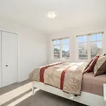 Holiday home Fully Furnished 4 Bedroom House In Ottawa
