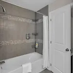 Villa Luxurious And Beautiful, Ottawa