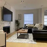 Modern Home For 10+ With Hot Tub!