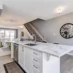 Luxury Townhome- Rooftop Terrace